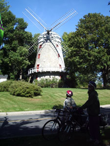 Canada-Quebec-Bike and Cruise the Montreal Waterways